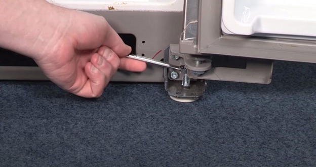 Unlevel refrigerator can't cool down properly